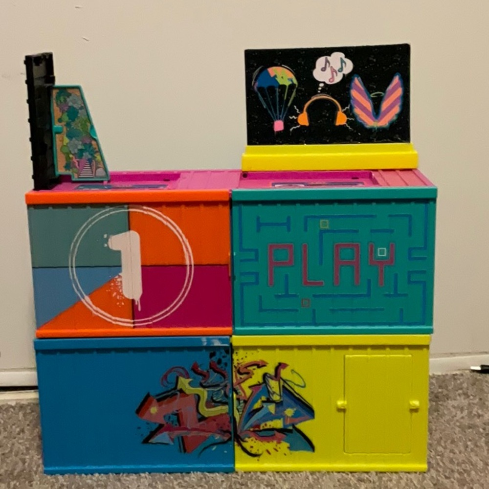 LOL Doll Retro Playset